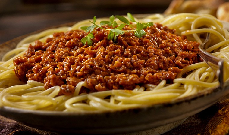 Qual a diferença entre as massas talharim e espaguete?