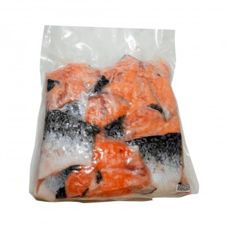 PEDACOS DE SALMAO C/PELE VAC CAMANCHACA PCT+-1KG CX+-6KG