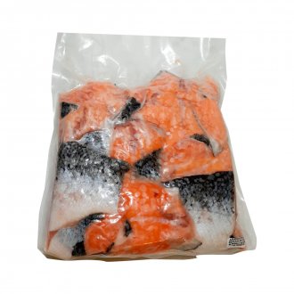 PEDACOS DE SALMAO C/PELE VAC CAMANCHACA PCT+-1KG CX+-6KG